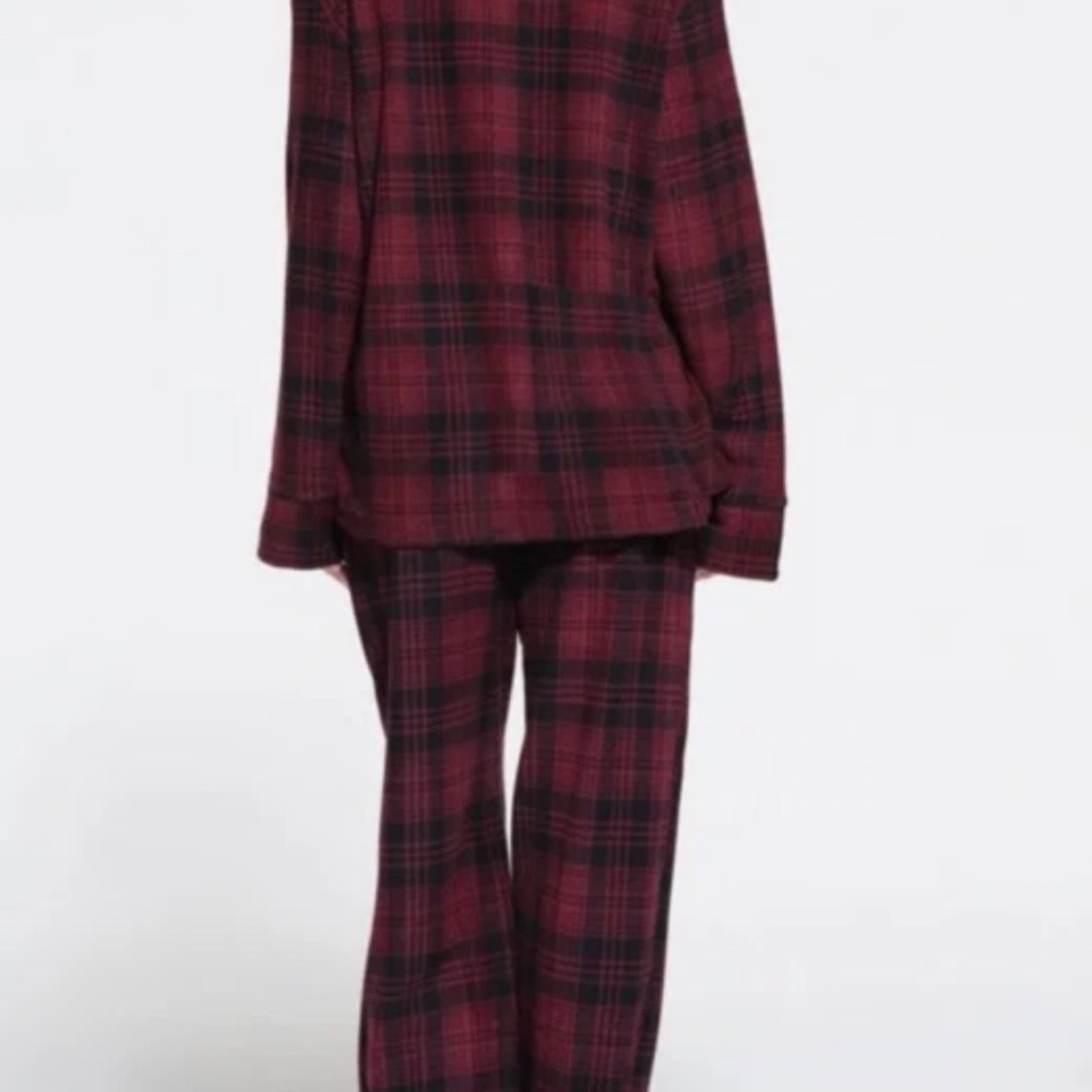 SKIMS Women's Plaid Pajama Set in Red and Black